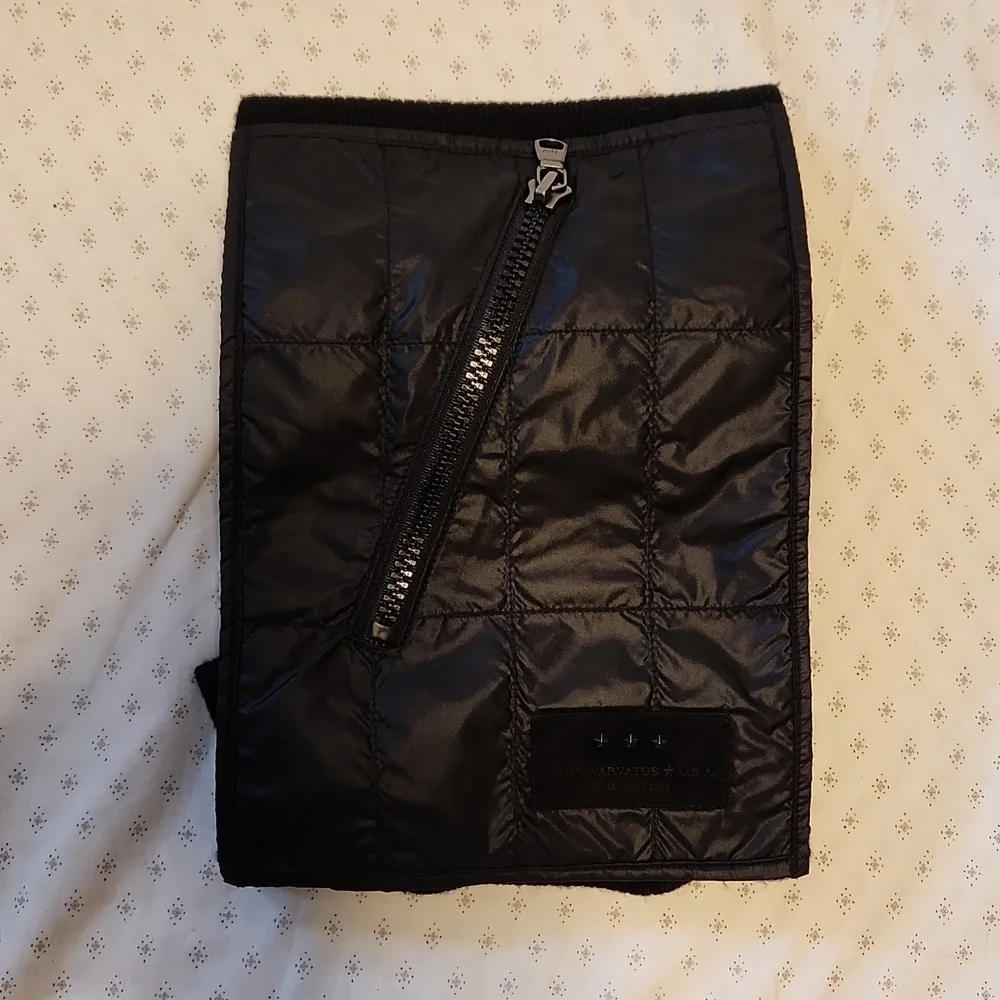 NWOT, John Varvatos mens scarf with nylon zip pocket 8